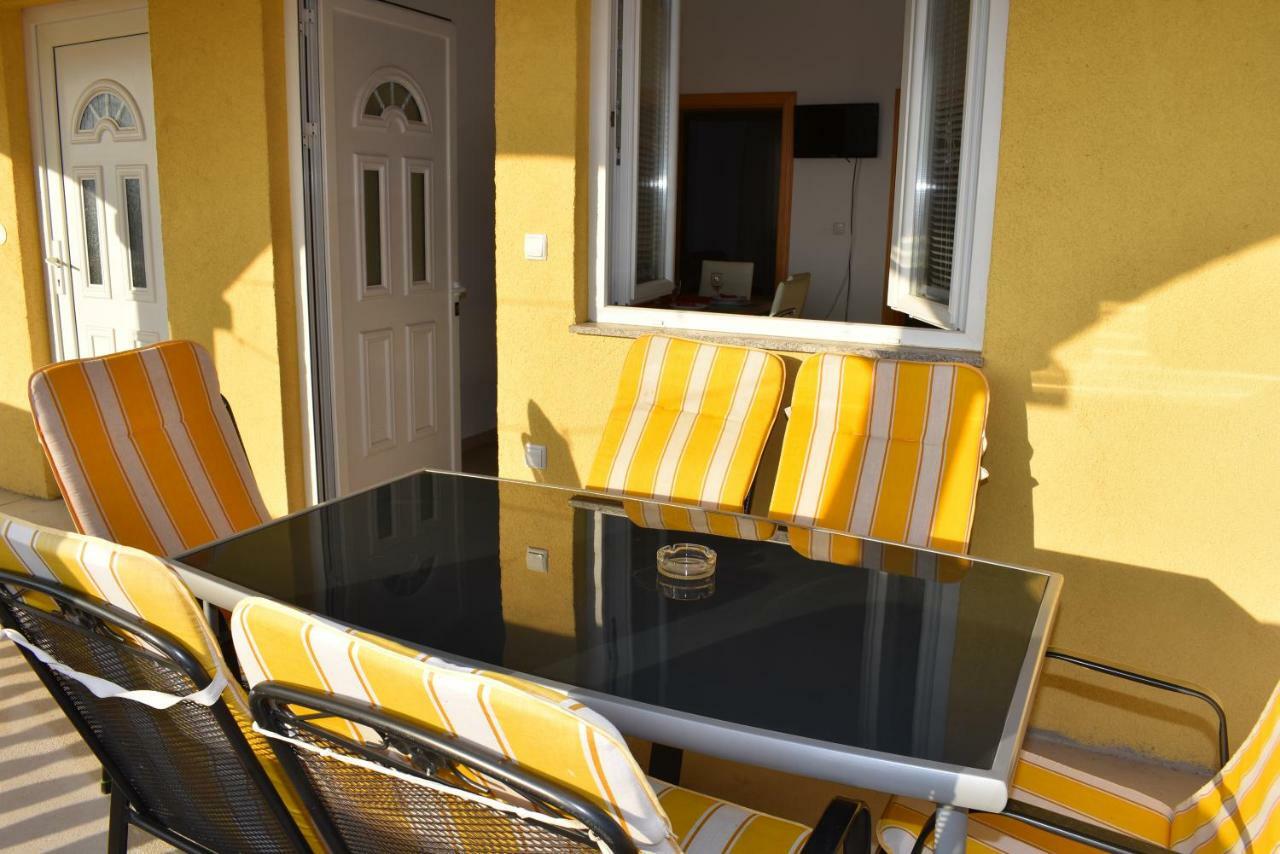 Apartmani Kulas Pakoštane Kültér fotó
